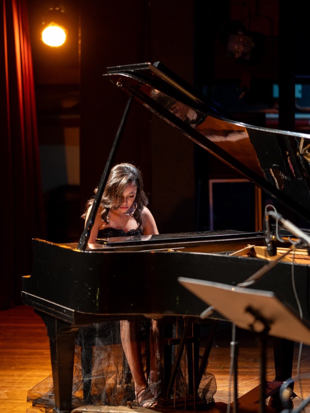 Pianista y violinista en el Concierto Primavera 2026